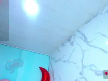 Cristal-horny19  live sex cam