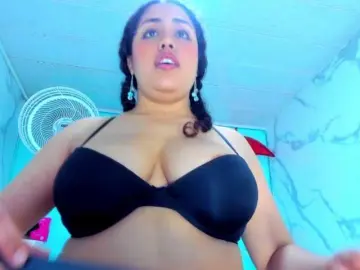Cristal-horny19  live sex cam