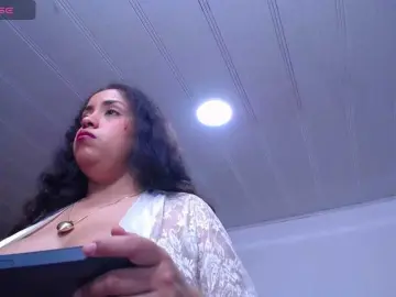 Cristal-horny19  live sex cam