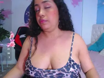Cristal-horny19  live sex cam
