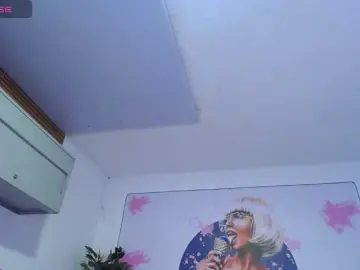 Cristal-horny19  live sex cam