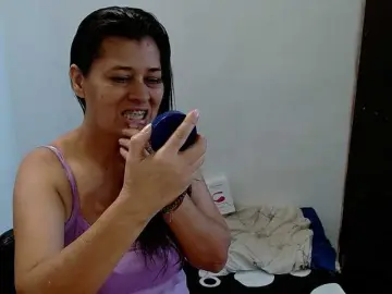 Adrianamilf  live sex cam