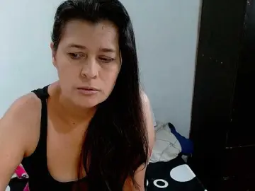 Adrianamilf  live sex cam