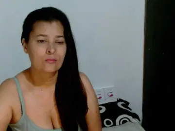Adrianamilf  live sex cam