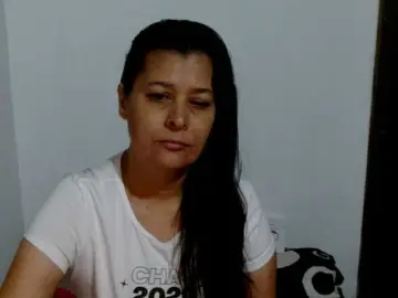 Adrianamilf  live sex cam