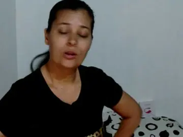 Adrianamilf  live sex cam