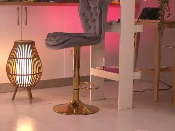 LeyaMeyers  live sex cam