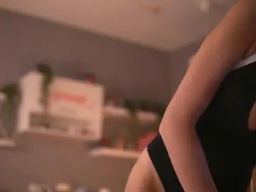 LeyaMeyers  live sex cam