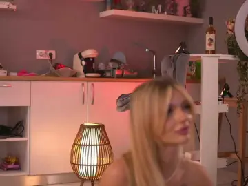 LeyaMeyers  live sex cam