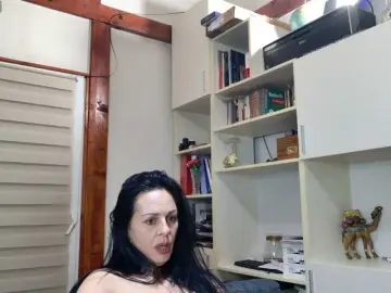 MiriamDelyn  live sex cam