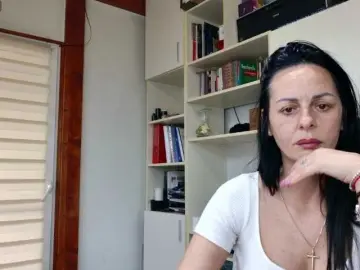 MiriamDelyn  live sex cam