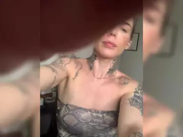 Juliazz  live sex cam