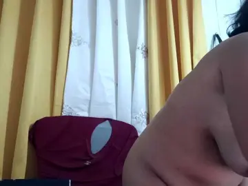 Nemayhottits  live sex cam