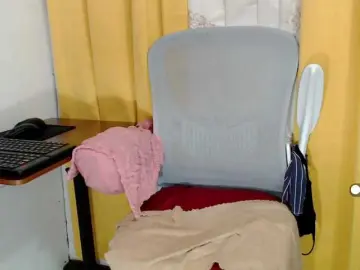 Nemayhottits  live sex cam