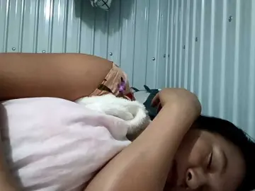 Nemayhottits  live sex cam