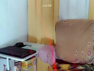 Nemayhottits  live sex cam