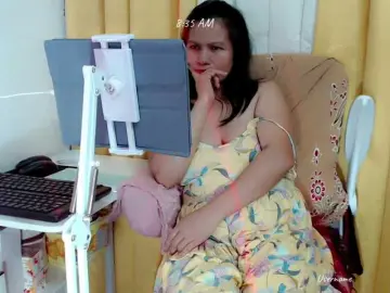 Nemayhottits  live sex cam