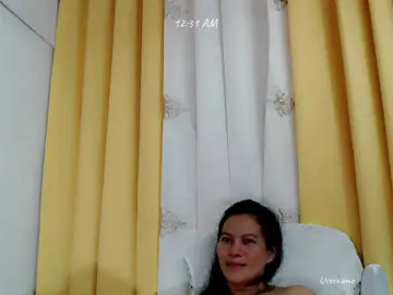 Nemayhottits  live sex cam