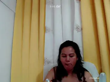Nemayhottits  live sex cam
