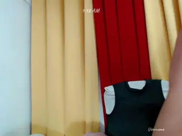 Nemayhottits  live sex cam