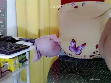 Nemayhottits  live sex cam