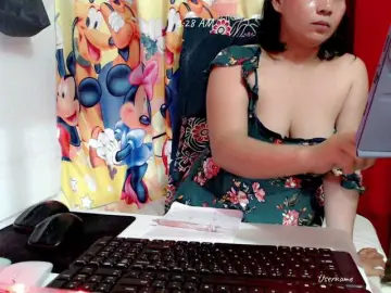 Nemayhottits  live sex cam