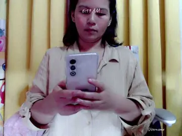 Nemayhottits  live sex cam