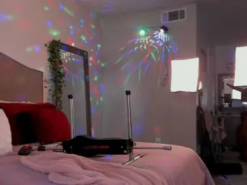 Yiauna  live sex cam