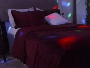 Yiauna  live sex cam