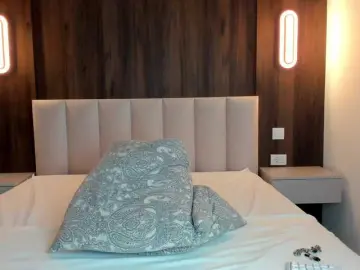 Saradiamond01  live sex cam