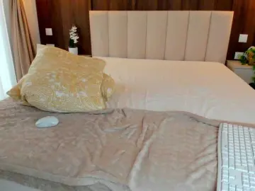 Saradiamond01  live sex cam