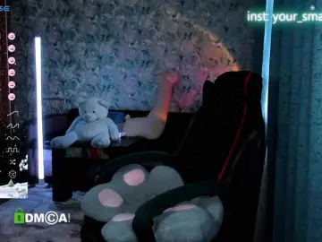 Your-small-bunny  live sex cam