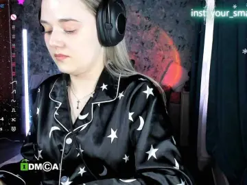 Your-small-bunny  live sex cam