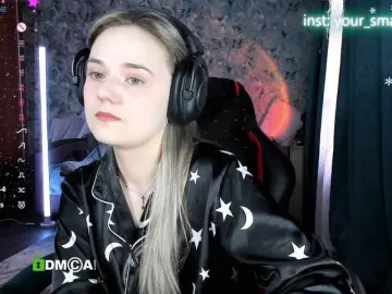 Your-small-bunny  live sex cam