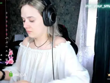 Your-small-bunny  live sex cam