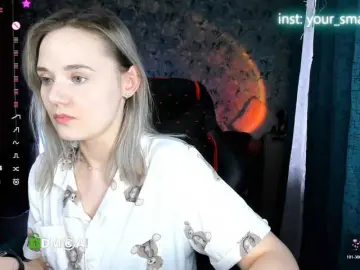 Your-small-bunny  live sex cam
