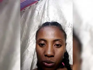 Claudia9  live sex cam
