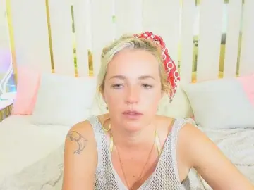 AlaskaSia  live sex cam