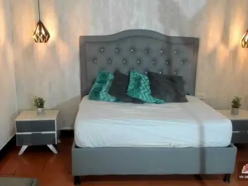 Daniela-skay  live sex cam