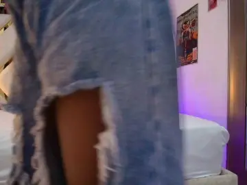 Realdoncella  live sex cam