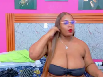 Matureandhorny  live sex cam