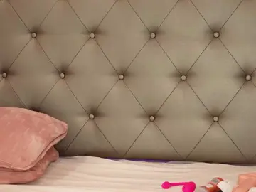 AlexxaOne  live sex cam