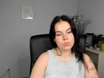JustNessa  live sex cam