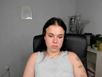 JustNessa  live sex cam