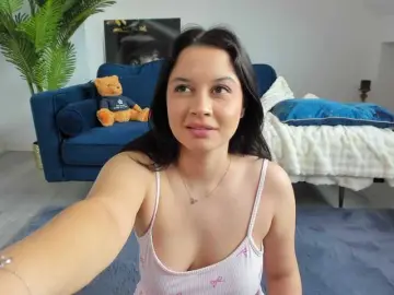 IssaBelle18  live sex cam