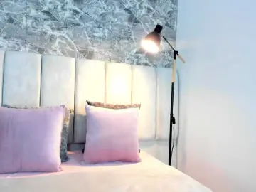 MiaMoretti  live sex cam