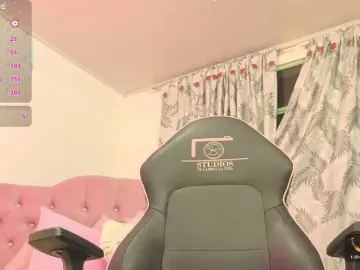 SAAYA-TAY  live sex cam