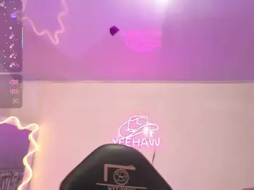 SAAYA-TAY  live sex cam