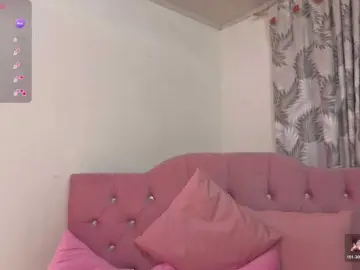 SAAYA-TAY  live sex cam