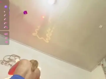 SAAYA-TAY  live sex cam